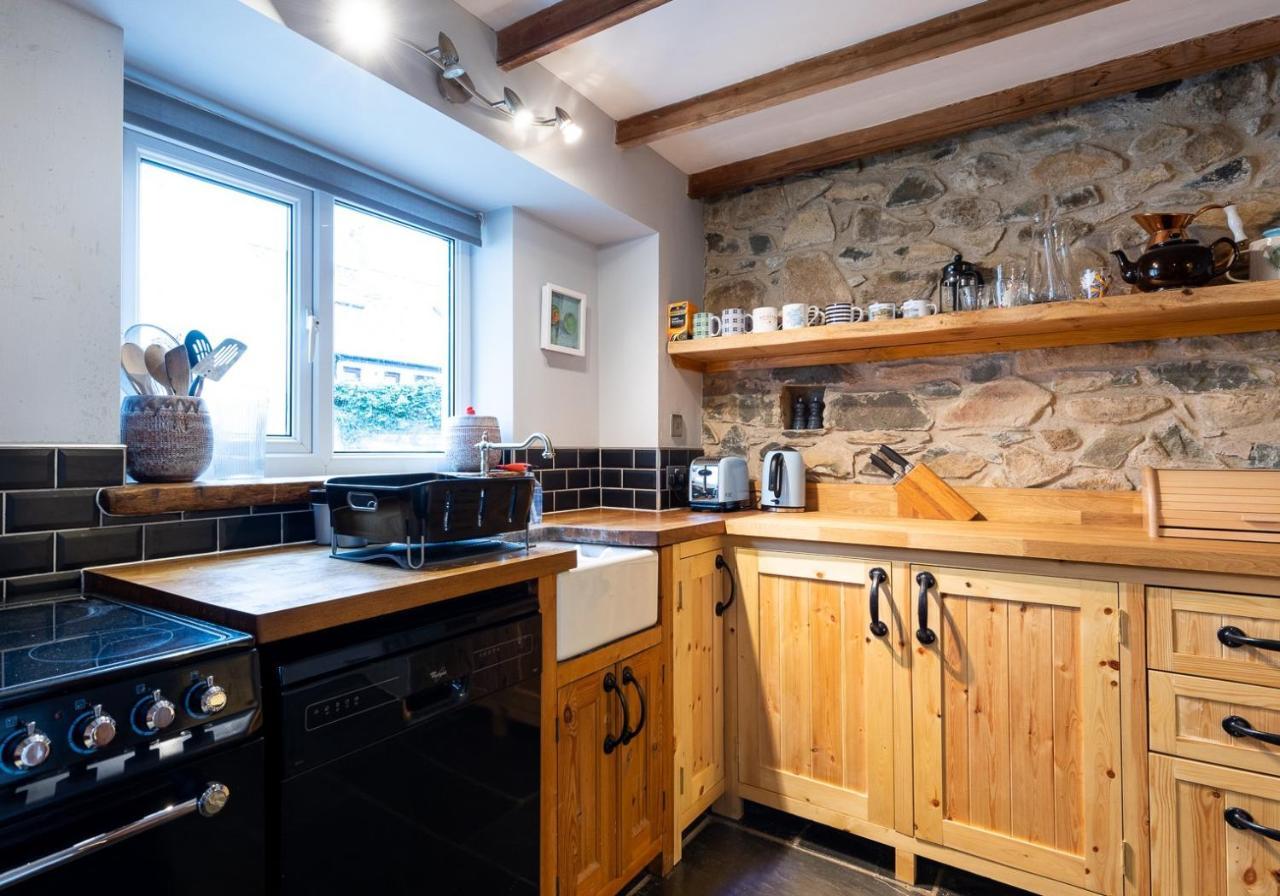 Bwthyn Capten - A Charming Cottage For Up To 6 Newport  Buitenkant foto