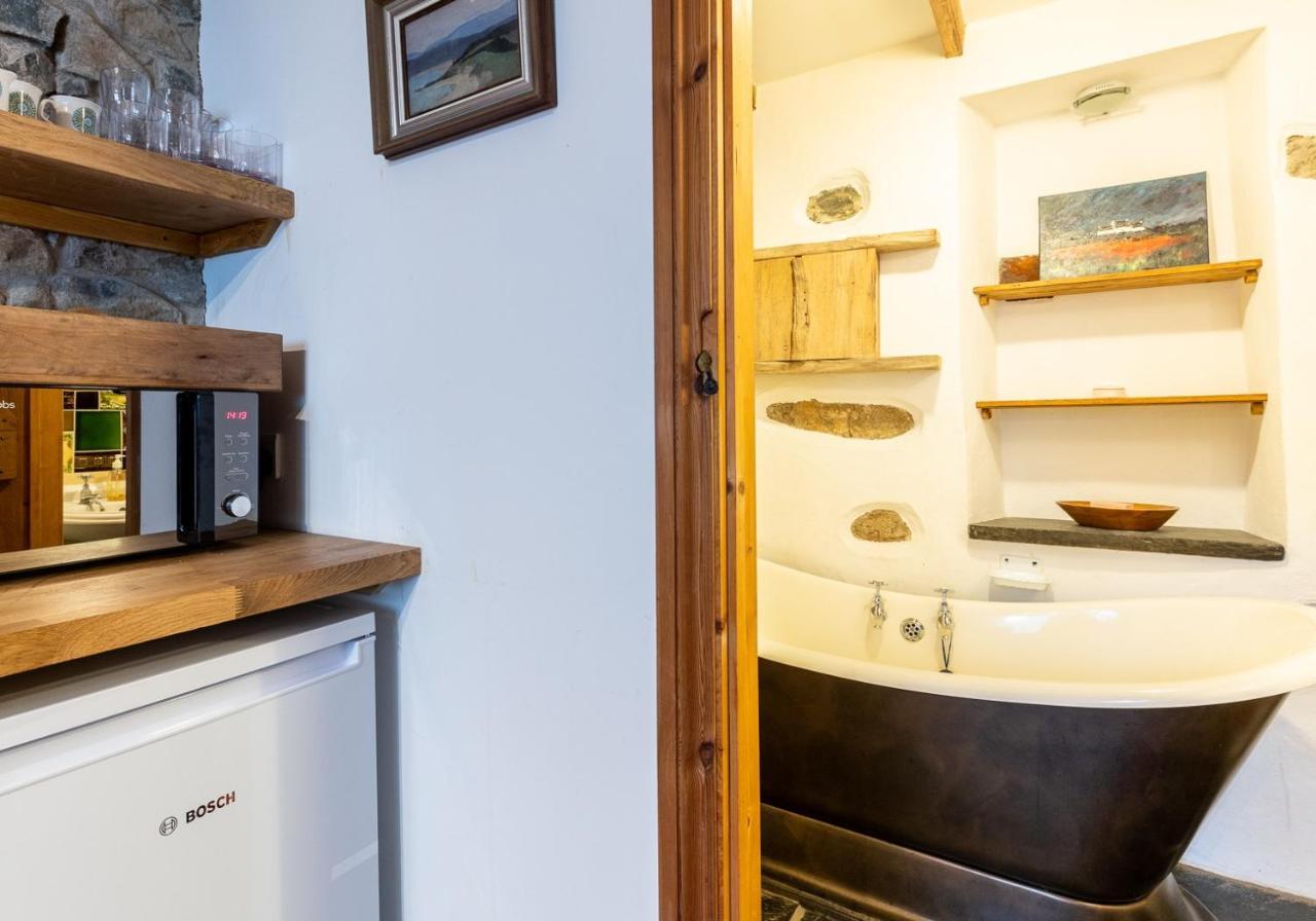 Bwthyn Capten - A Charming Cottage For Up To 6 Newport  Buitenkant foto