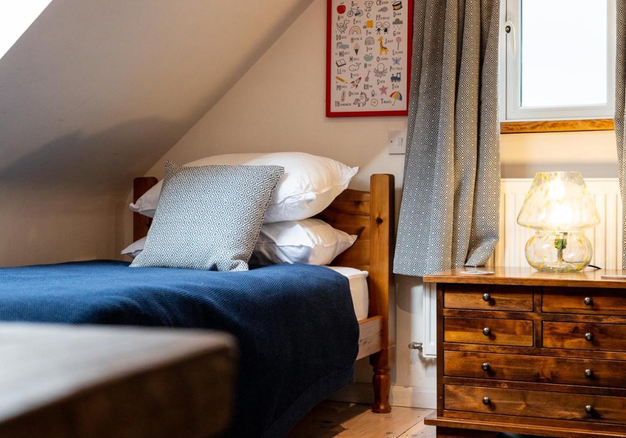 Bwthyn Capten - A Charming Cottage For Up To 6 Newport  Buitenkant foto