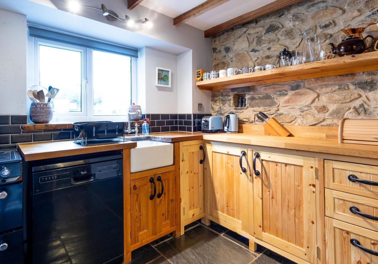 Bwthyn Capten - A Charming Cottage For Up To 6 Newport  Buitenkant foto